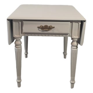 Late 20th Century Ethan Allen Off-White Drop-Leaf Accent Table With Drawer For Sale