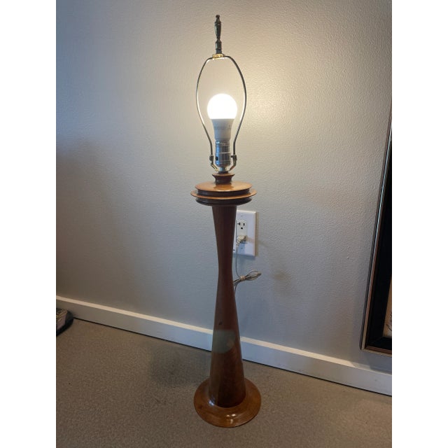 Monumental solid wood turned hourglass lamp in the style of Modeline and Phillip Lloyd Powell. Unsigned. Narrow center...
