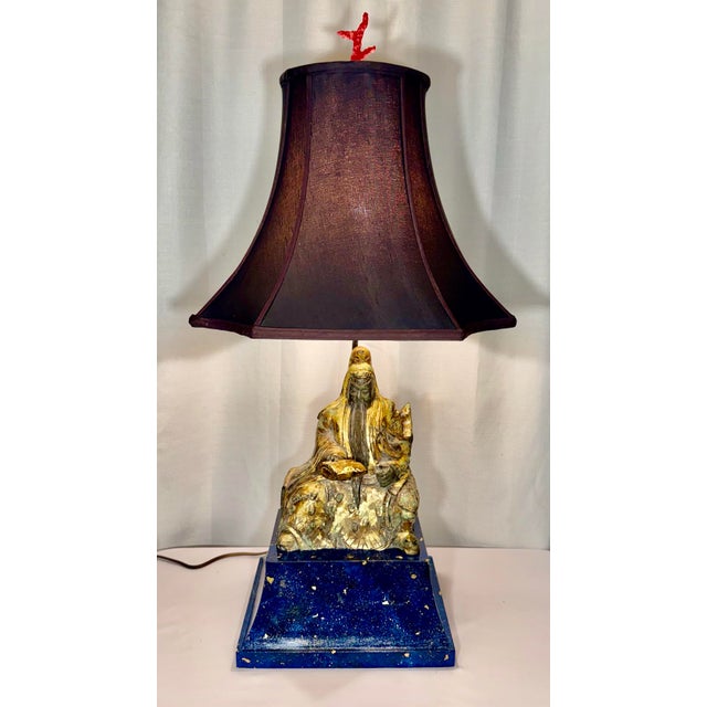 Chinoiserie Mid-Century Parcel Gilt Faux Lapis Lazuli Asian Figural Table Lamp For Sale - Image 3 of 10