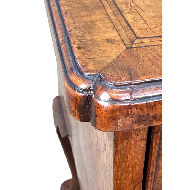 Antique George I Walnut Lowboy, 1720 For Sale - Image 4 of 13