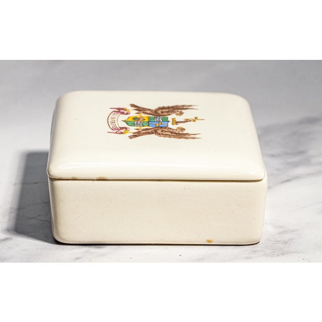 Wonderful Wedgwood Creamware Antique Hand Painted Armorial Coat of Arms English Ceramic Jewelry Trinket Desk Keepsake Box For Sale - Image 15 of 16