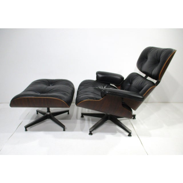 Mid-Century Modern Eames Rosewood Leather 670 Lounge Chair With Ottoman for Herman Miller (Db) For Sale - Image 3 of 12