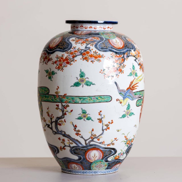 White Pair of large Imari Porcelain Vases, Japan, Late 19th 20th Century For Sale - Image 8 of 18