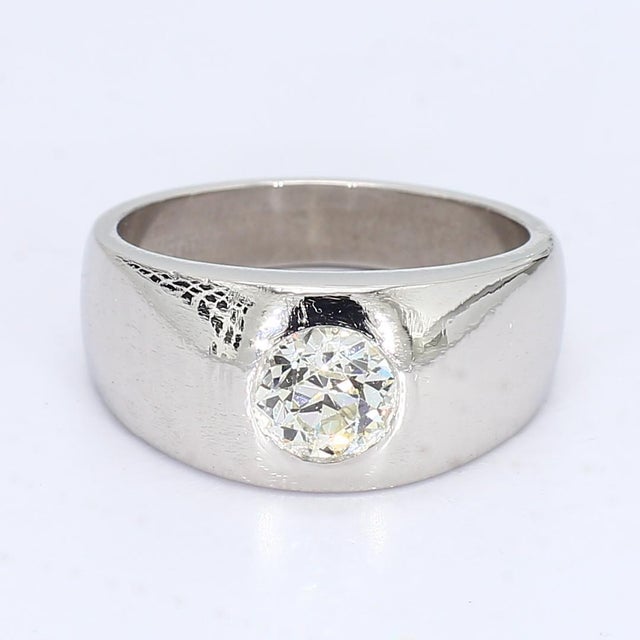 Platinum Signet Ring With .8ct Diamond Center - Size 7.5 For Sale - Image 4 of 4