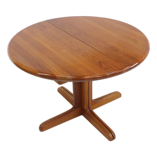 Vintage Danish Round Extendable Dining Table in Teak from Langeskov Möbelfabrik, 1960s For Sale