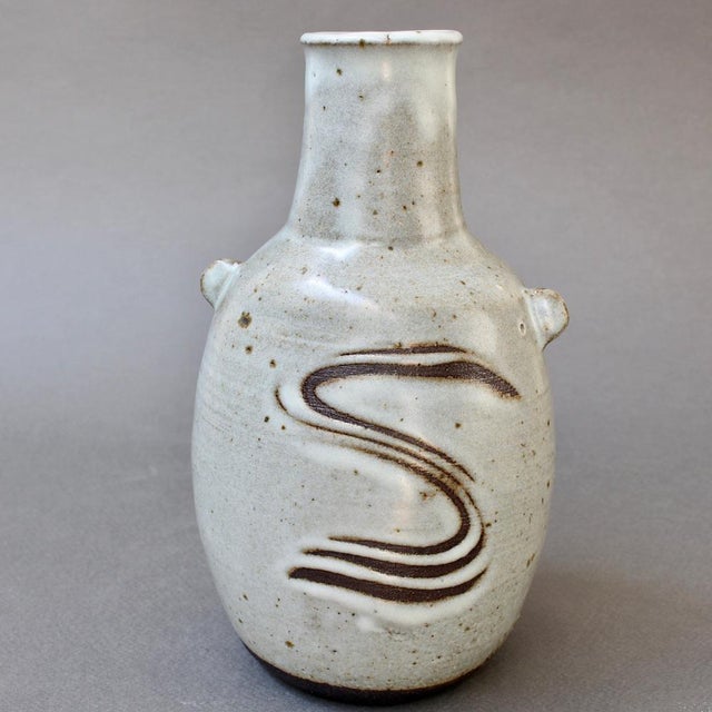 Gray Japanese Style Ceramic Vase with Lugs by Janet Leach, 1980s For Sale - Image 8 of 18