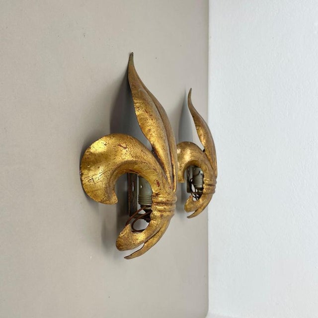 Vintage French Golden Florentiner Lily Wall Lights by Hans Kögl, 1970s, Set of 2 For Sale - Image 3 of 18
