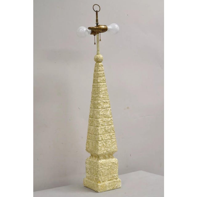 Modern Vintage Italian Modern Hollywood Regency Cast Plaster Obelisk Pyramid Table Lamp For Sale - Image 3 of 12