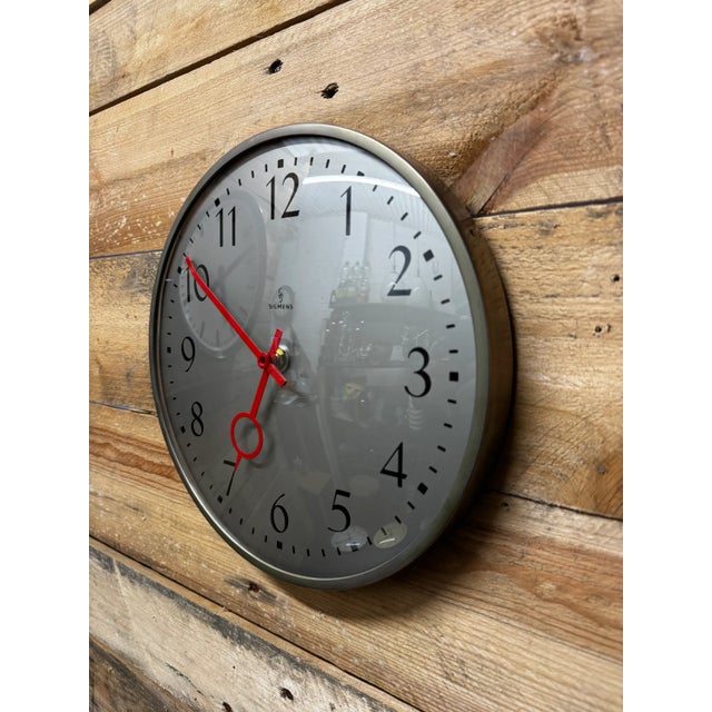 Peter Behrens German Industrial Factory Clock by Peter Behrens for Siemens, 1960s For Sale - Image 4 of 8