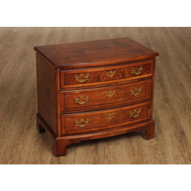 Traditional Henredon Aston Court Pair Of Mahogany Nightstands For Sale - Image 3 of 18