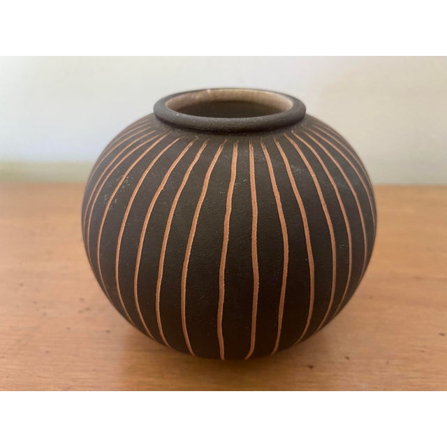 Midcentury Black and Terra Cotta Incised Pottery Vase by Steuler Ceramics of West Germany For Sale - Image 4 of 4