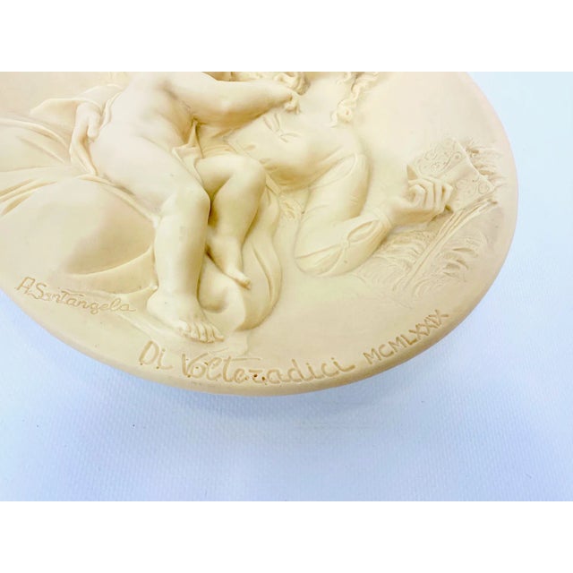 Italian Hand-Carved Alabaster Wall Plate Madonna Serena by A. Santangela for Studio Dante Di Volteradici, 1979 For Sale - Image 3 of 10