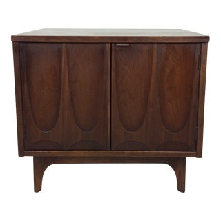 Mid Century Modern Broyhill Brasília Single Nightstand For Sale