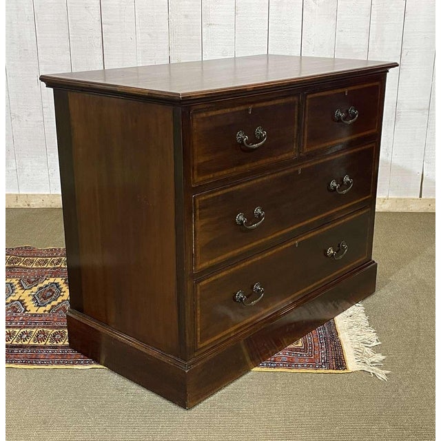 Early 20th Century English Mahogany Chest of Drawers For Sale - Image 14 of 17