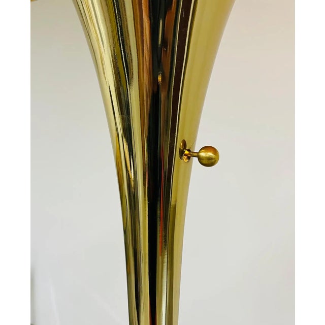 Elegant Pair of Laurel Lamp Company Fluted Brass Floor Lamps For Sale In Philadelphia - Image 6 of 8