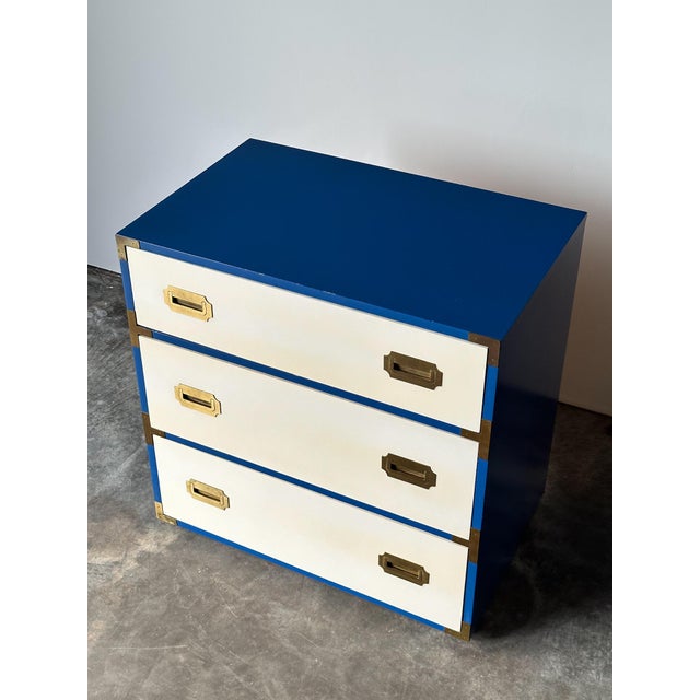 Blue & White Lacquered Campaign Chest of Drawers With Brass Hardware, 1970s For Sale - Image 4 of 17