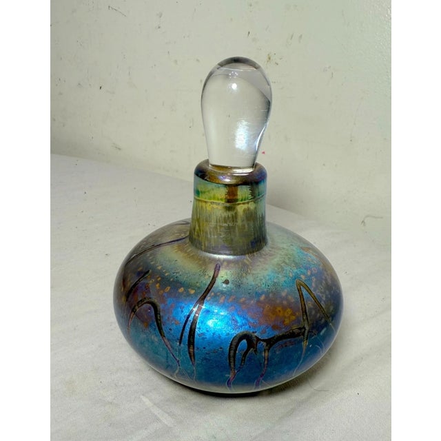 1990s Vintage Fellerman & Raabe Hand Blown Studio Art Glass Iridescent Perfume Bottle For Sale - Image 5 of 11