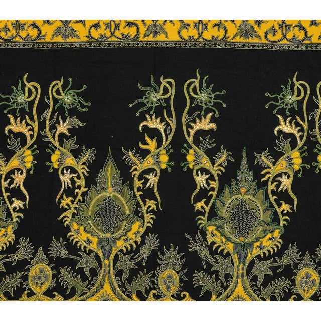 Indonesian Textile Cloth with Floral Motifs, Mid-20th Century For Sale - Image 4 of 7