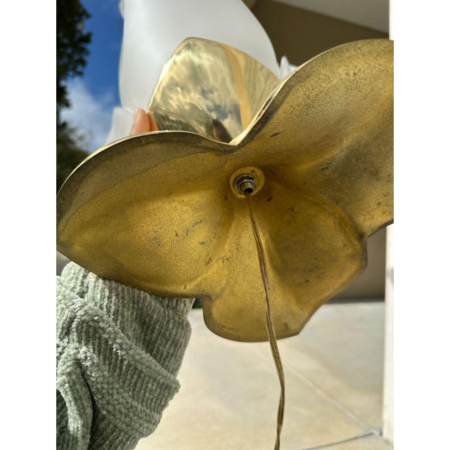 1970s Pair of Sculptural Mid-Century Table Lamps With Lucite-Style Shades & Brass Bases For Sale - Image 10 of 18