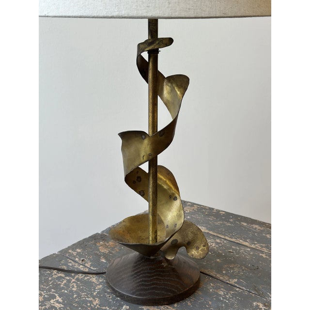 Vintage Spiraling Gilt Metal Table Lamp With Oak Base Attributed to Yasha Heifetz, Circa 1950s For Sale - Image 12 of 14