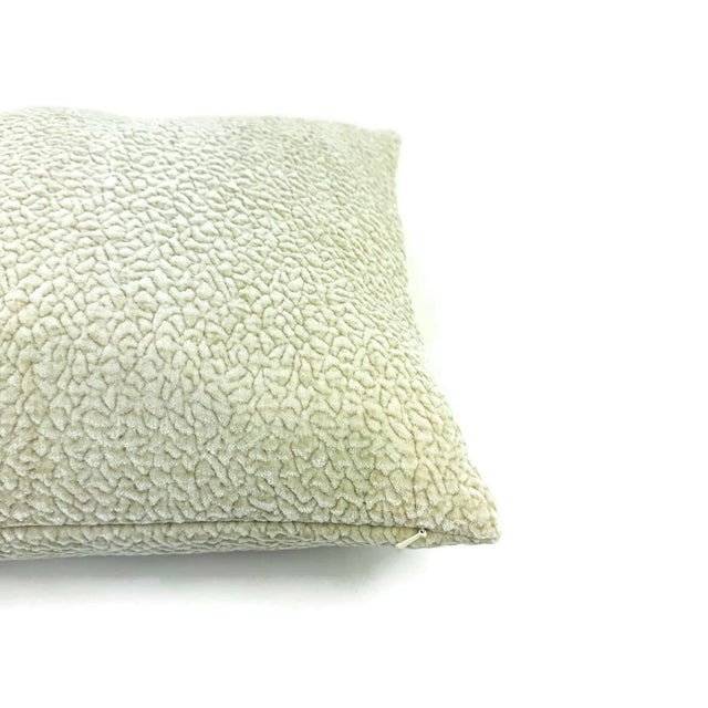 Kravet Kravet Smart Barton Chenille in Latte Lumbar Pillow Cover - 36074-1111 Cream Crushed Textured Chenille Rectangle Cushion Case For Sale - Image 4 of 5