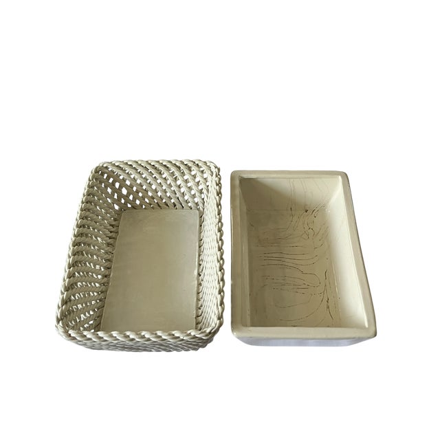 Bunny Williams Home 1950s Italian Handmade White Ceramic Jardinier Cache Pot Planter With Trellis (Treillage) Design For Sale - Image 4 of 9