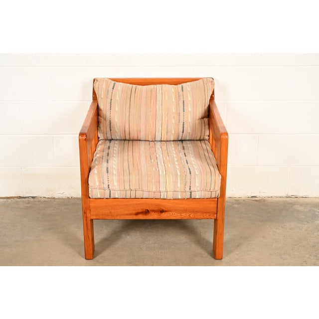 An exceptional Mid-Century Modern lounge chair In the manner of Franklin Shockey USA, Circa 1960s Solid knotty pine frame,...