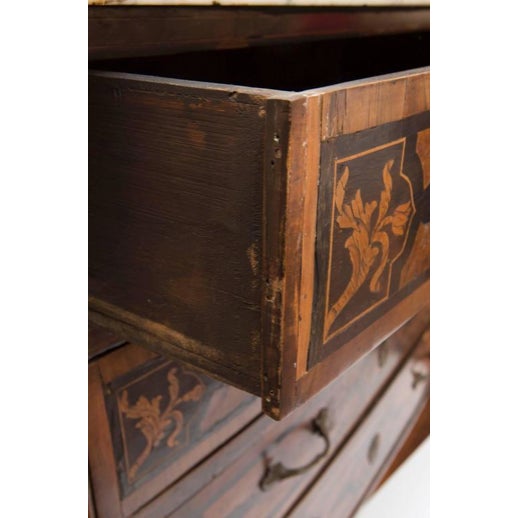 18th Century Italian Walnut Veneered Commode With White Marble Top For Sale - Image 4 of 11