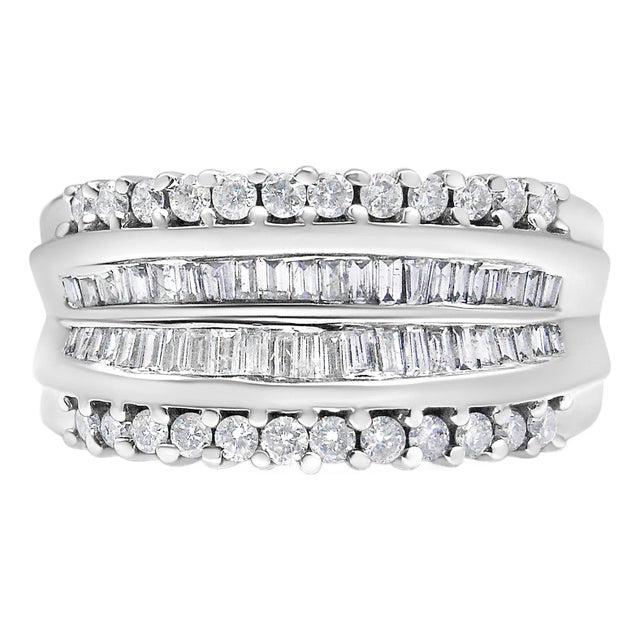14K White Gold 1.00 Cttw Round and Baguette-Cut Diamond Modern Band, Ring Size 7 For Sale