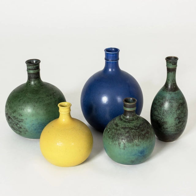 Set of five stoneware vases by Stig Lindberg, from the series “Drejargods”. Bulbous forms with striking colors. One blue...