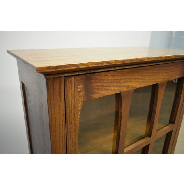 2020s Crafters and Weavers Mission Solid Oak Display Bookcase - Walut For Sale - Image 5 of 7