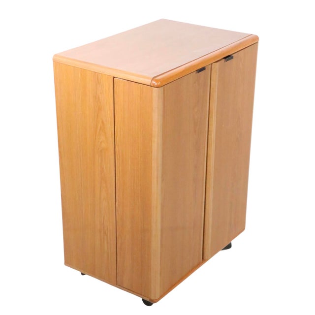 Stylish two door cabinet dry bar, in oak veneer, circa 1970/80's. This example is in very good, original, clean and ready...