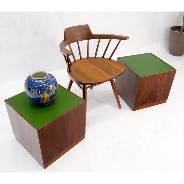Mid 20th Century Pair of Cube Shape Walnut Mid-Century Modern End Side Occasional Tables Stands For Sale - Image 5 of 12
