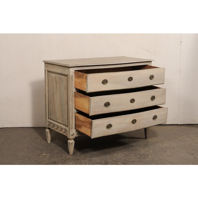 18th Century French Commode w/Vitruvian Wave Trim For Sale - Image 11 of 11