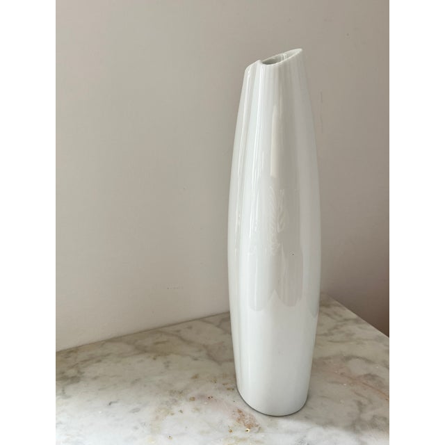 Mid-Century Modern Vintage White Ceramic Model 2737 Vase by Tapio Wirkkala for Rosenthal Studio Line, 1950s For Sale - Image 3 of 11