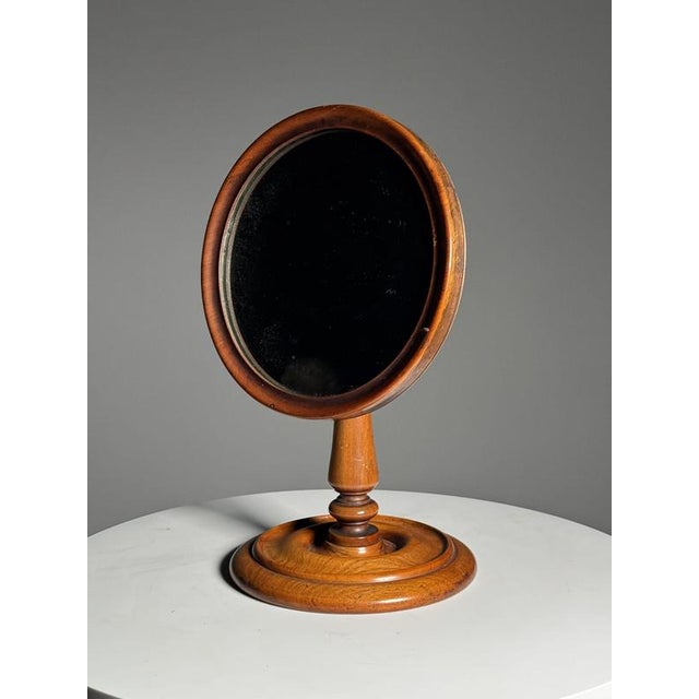 English makeup mirror. Crafted from solid mahogany in very good condition. Late 19th century. Dimensions: 45H x 28W x 23D cm