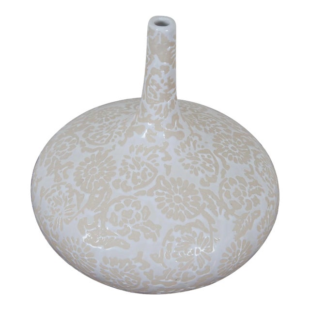 Vintage Ei8hteen Karat White Amabilis Orchid Glazed Ceramic Tulip Bud Vase For Sale