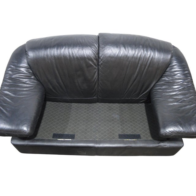 Modernist Italian Leather Loveseat For Sale In New York - Image 6 of 7