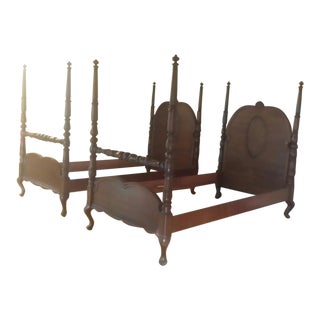 20th C. Henredon Mahogany Twin Beds - A Pair For Sale