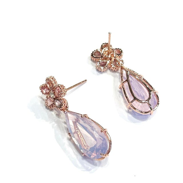 Contemporary Bochic “Orient” Rose Rodorite & Pink Quartz Earrings Set In18K Gold & Silver For Sale - Image 3 of 5