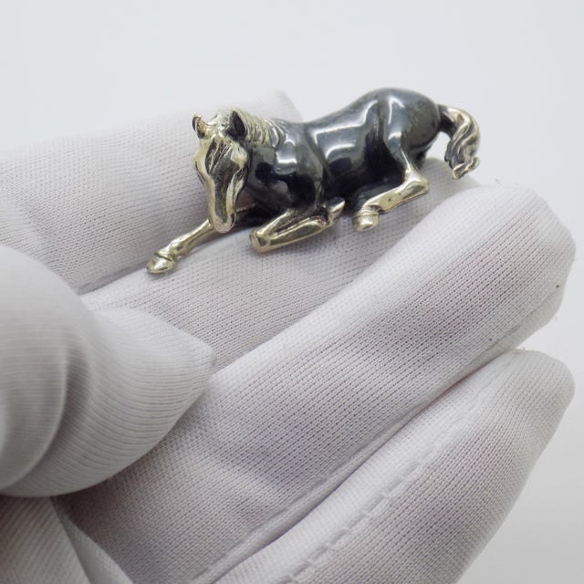 Elegant vintage miniature depicting a seated horse, handcrafted in arezzo (tuscany) between the 1980s and 1990s by the...