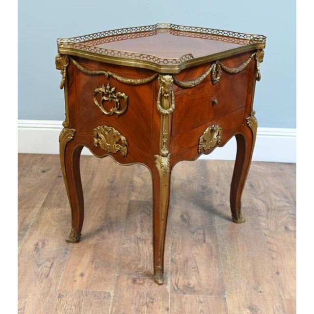 A decorative French Louis XV style commode dating to circa 1890 Beautifully figured veneers are complemented by fine...