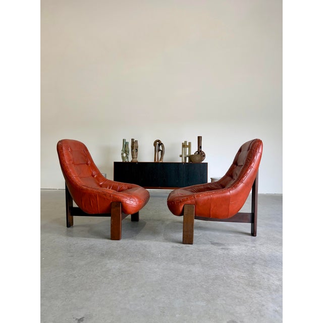Jean Gillon 1970s Brazilian Modernist Leather Lounge Chair Pair With Ottoman Attrb Jean Gillon for Probel For Sale - Image 4 of 12