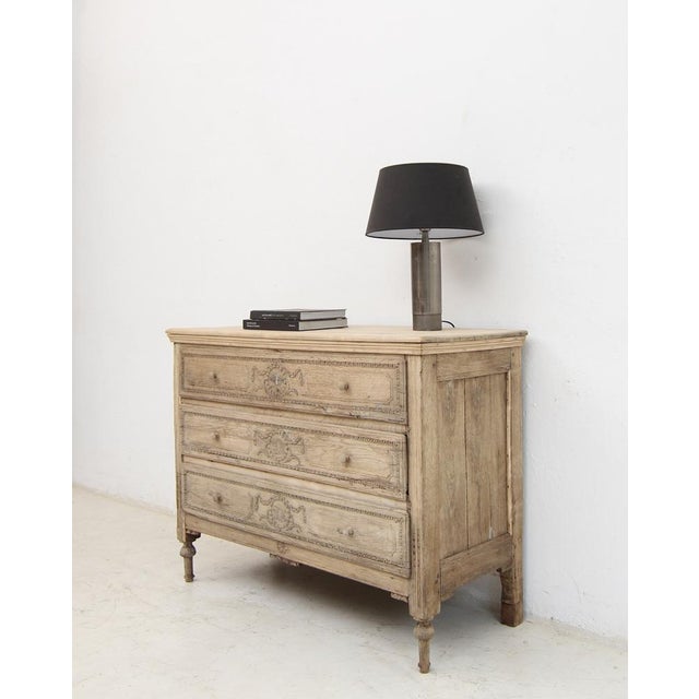 Louis XVI Chest of Drawers in Bleached Oak, Early 19th Century For Sale - Image 4 of 18