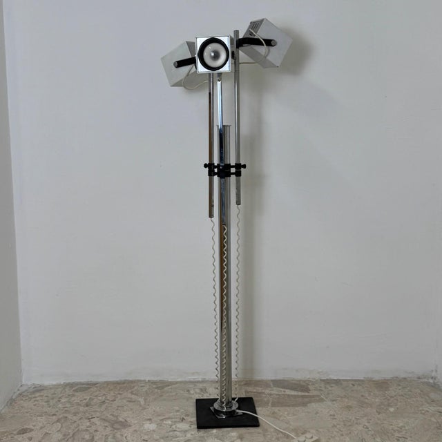 1970s Floor Lamp with 3 Cubic Spotlights in Chromed Steel by Pat Hoffman for Lucitalia, 1970s For Sale - Image 5 of 16