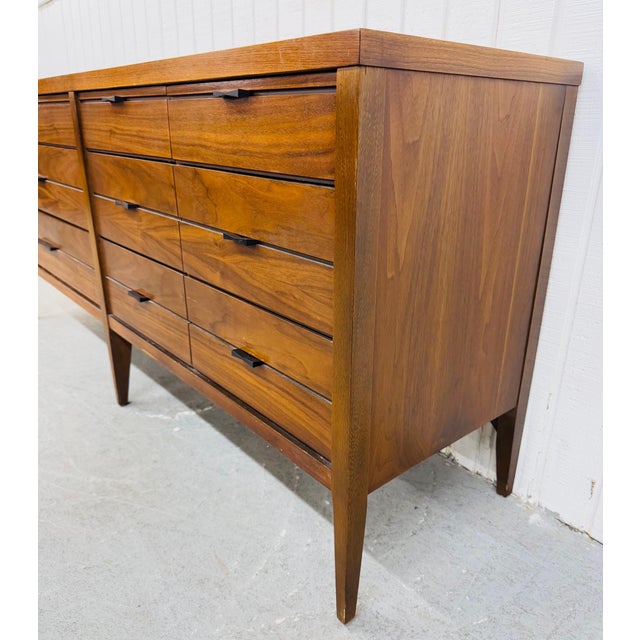 Mid-Century Modern Mid-Century Modern Lane Tuxedo 9-Drawer Walnut Dresser For Sale - Image 3 of 11