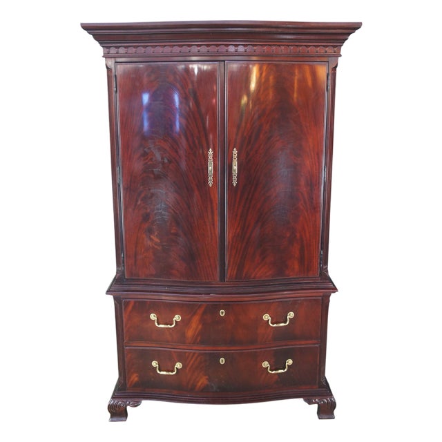 1990s Thomasville 18th Century Flame Mahogany Bow Front Clothing Armoire Linen Press For Sale