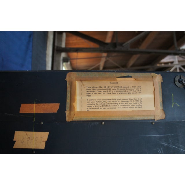 Mid 20th Century Union National Black Lacquer Chinoiserie Breakfront China Display Cabinet For Sale - Image 5 of 15