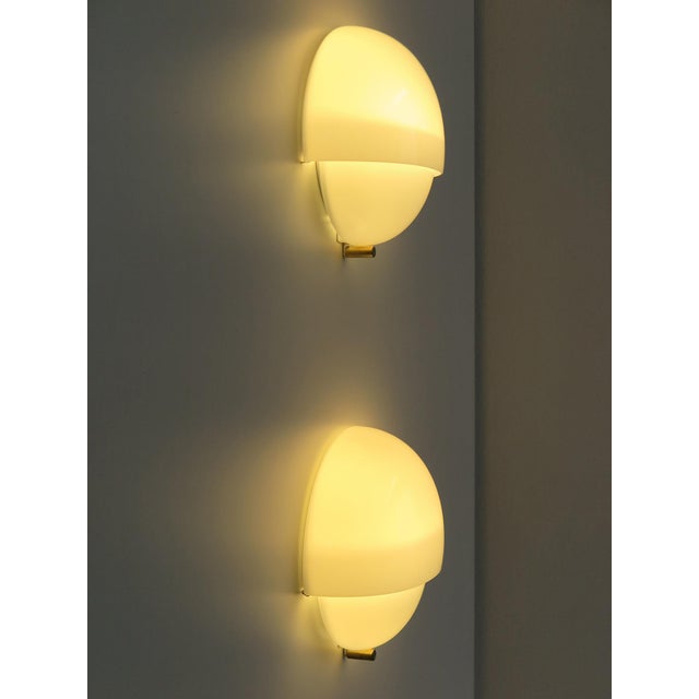 Mid-Century Modern Mania Wall Lamps by Vico Magistretti for Artemide, 1960s, Set of 2 For Sale - Image 3 of 12