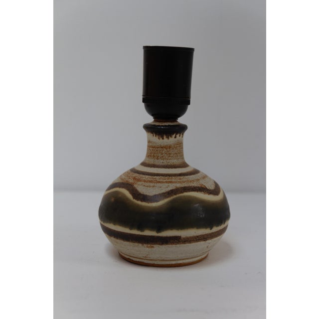 Mid-Century Modern Small Danish Modern Brown Ceramic Table Lamp by Jette Hellerøe, 1960s For Sale - Image 3 of 17